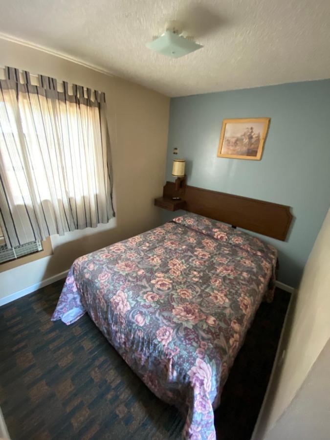 Rainbow Motel Термополис Екстериор снимка