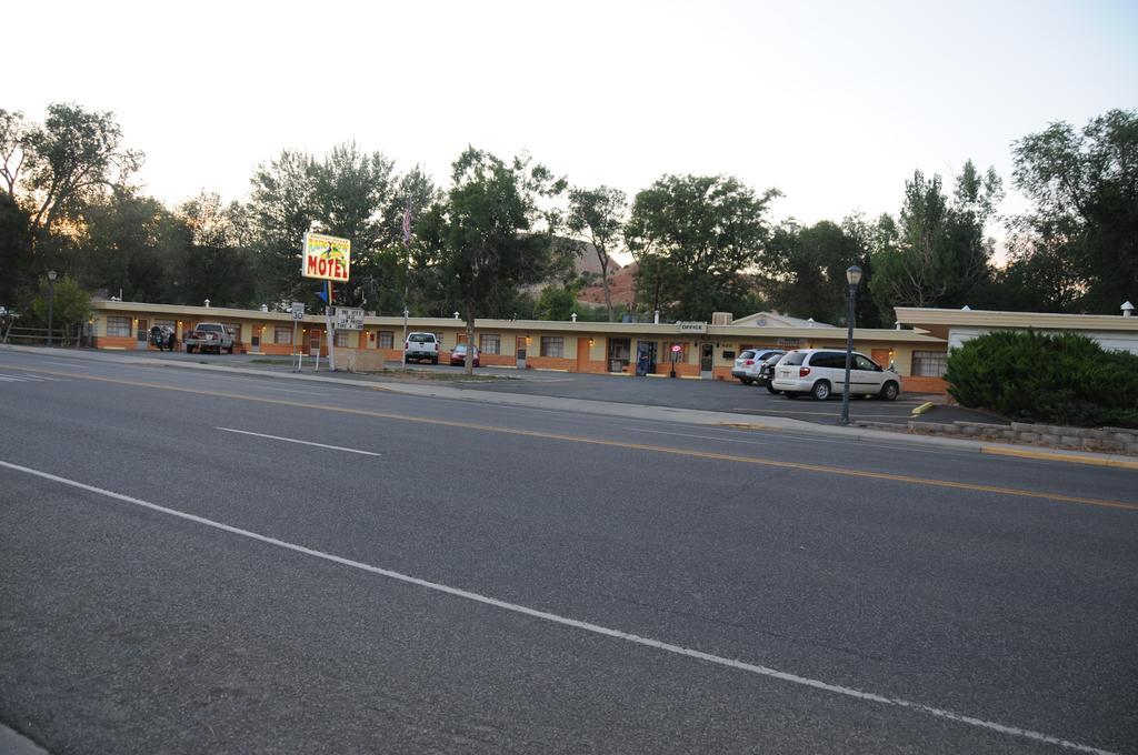 Rainbow Motel Термополис Екстериор снимка